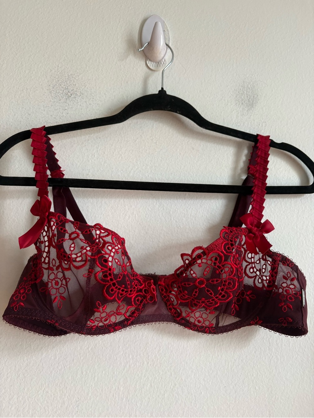 Lejaby Sz 38B Red Lace Feminine Sexy Wire Bra